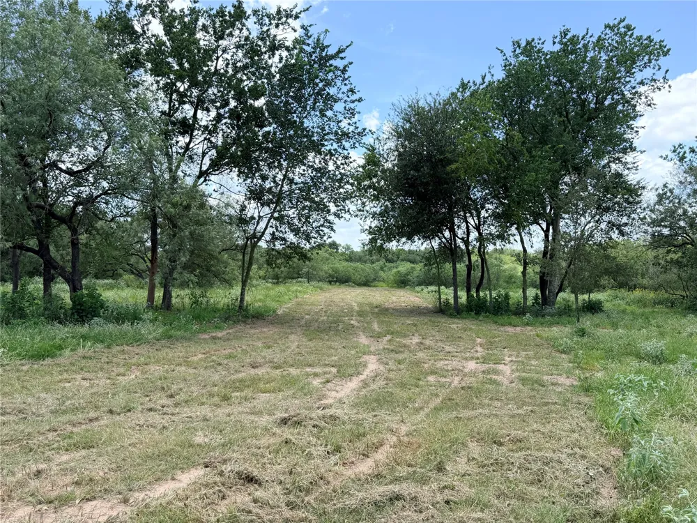 150 Pumper Road Luling, TX 78648