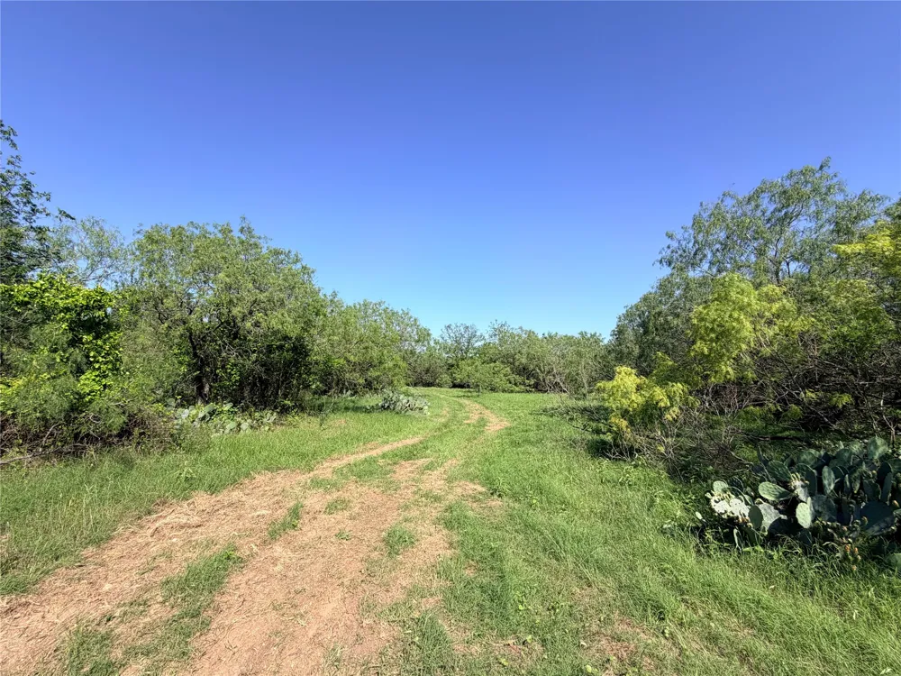150 Pumper Road Luling, TX 78648