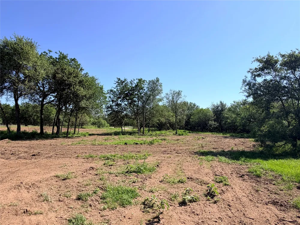 150 Pumper Road Luling, TX 78648
