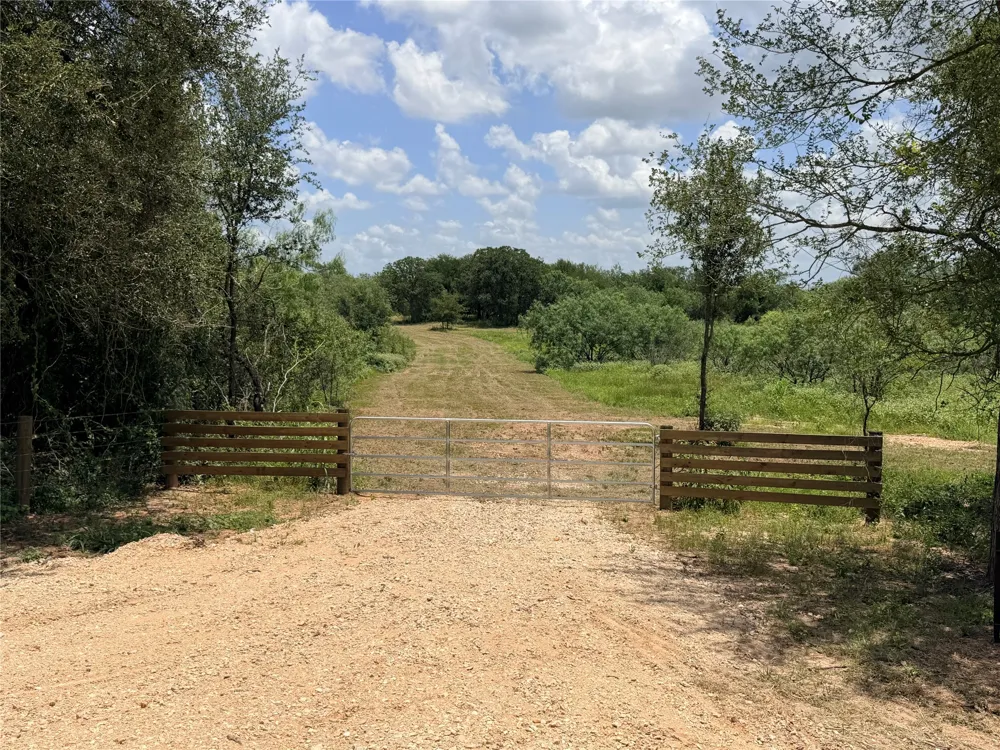 150 Pumper Road Luling, TX 78648