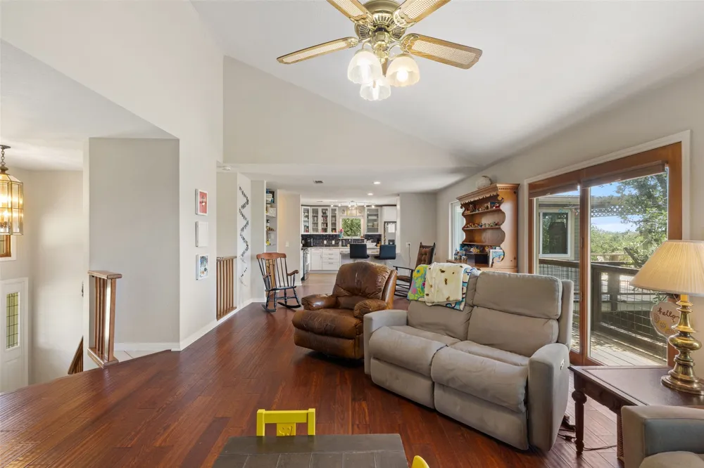 143 Oak Lane Johnson City, TX 78636