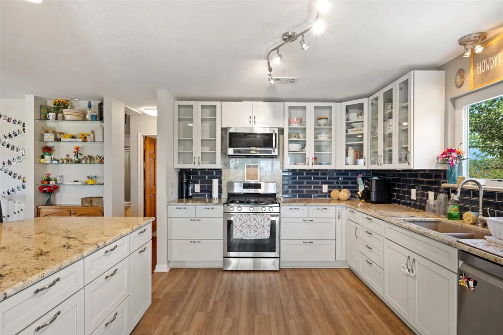 143 Oak Lane Johnson City, TX 78636