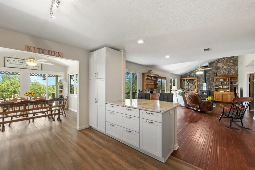 143 Oak Lane Johnson City, TX 78636