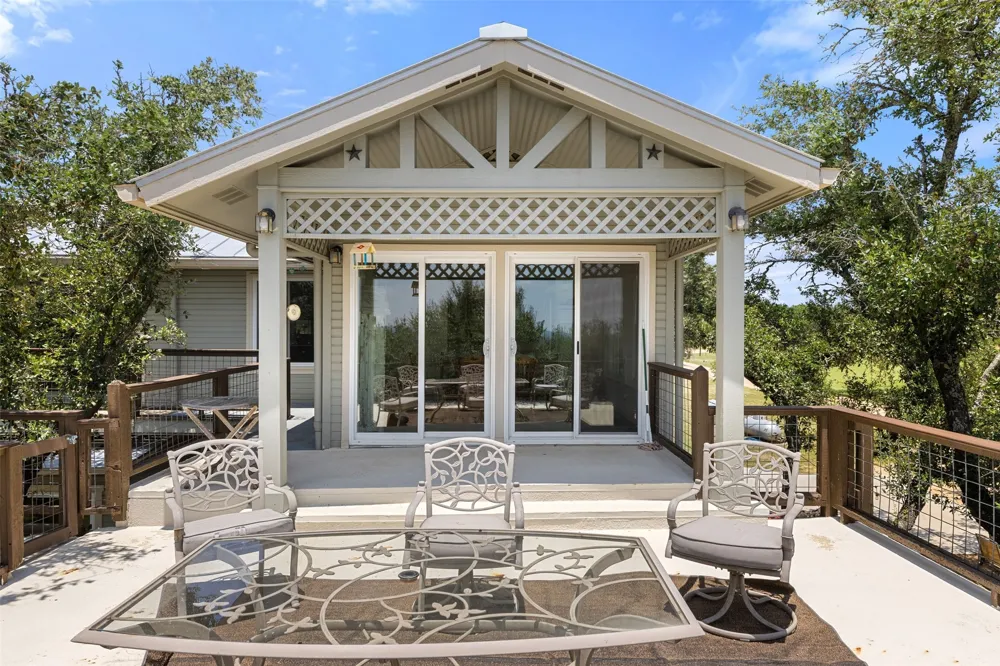 143 Oak Lane Johnson City, TX 78636