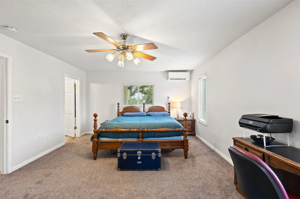 143 Oak Lane Johnson City, TX 78636