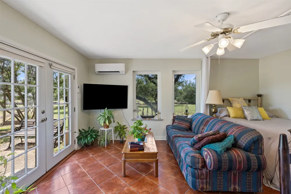 143 Oak Lane Johnson City, TX 78636