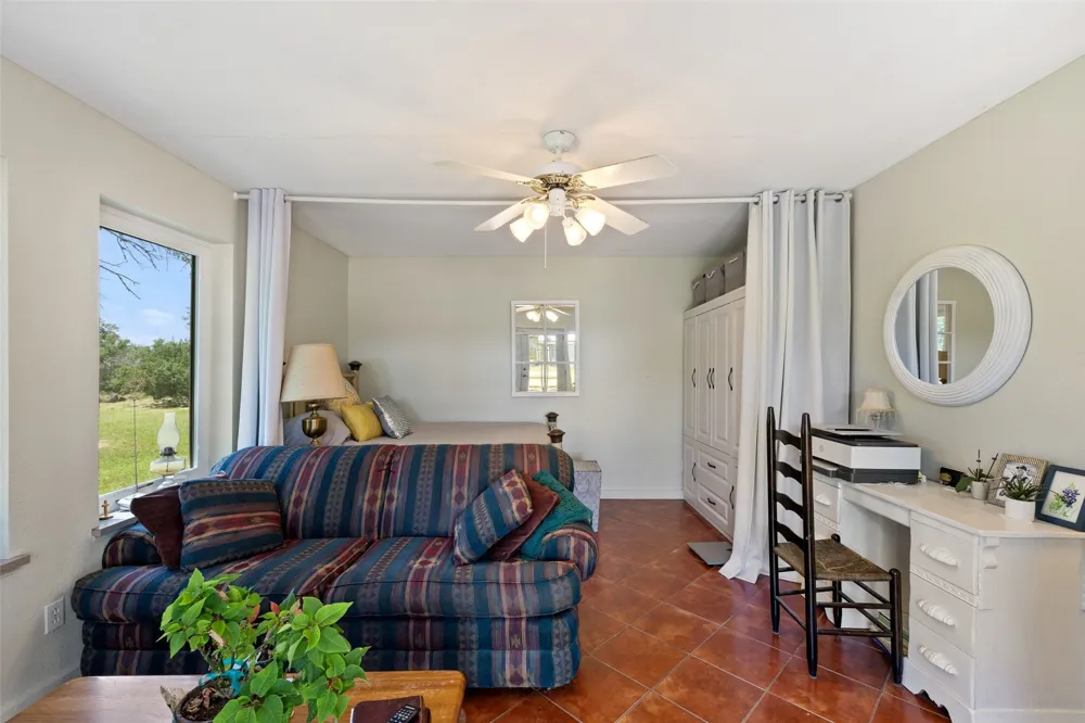 143 Oak Lane Johnson City, TX 78636