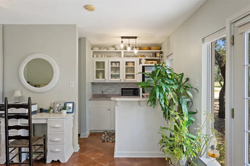 143 Oak Lane Johnson City, TX 78636