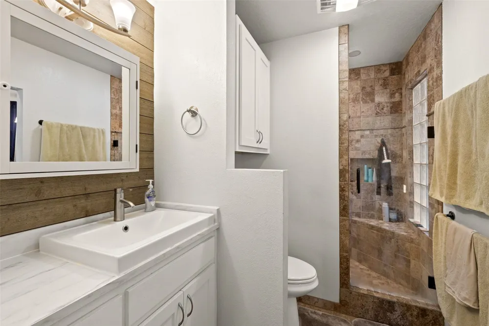 143 Oak Lane Johnson City, TX 78636