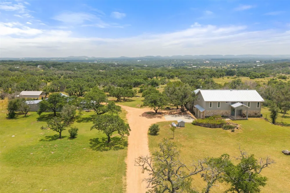 143 Oak Lane Johnson City, TX 78636