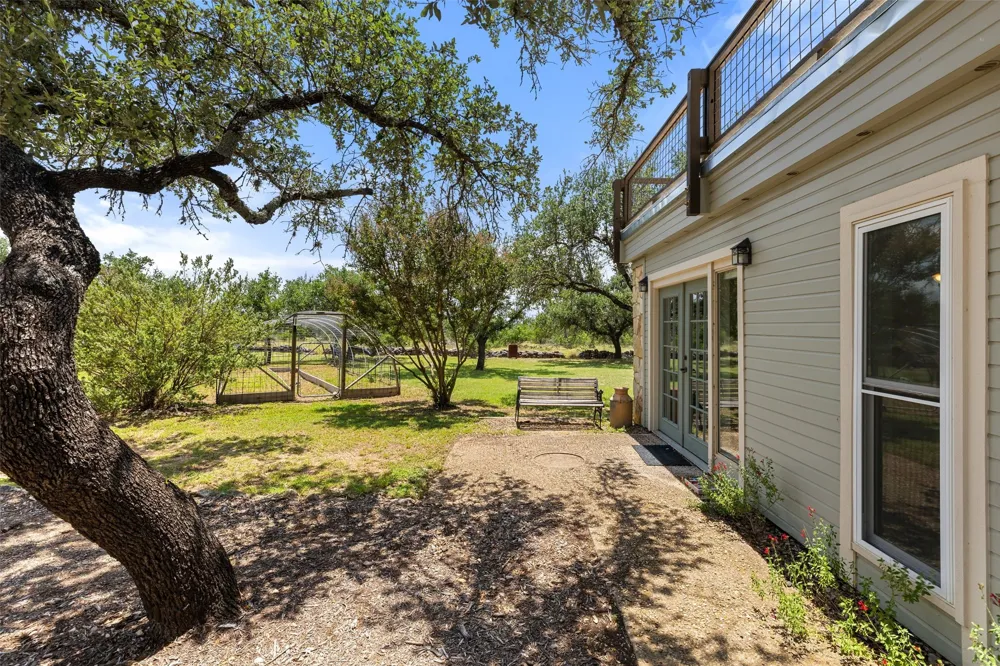 143 Oak Lane Johnson City, TX 78636
