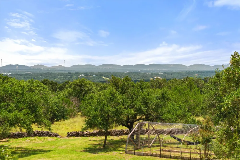 143 Oak Lane Johnson City, TX 78636