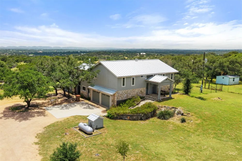 143 Oak Lane Johnson City, TX 78636