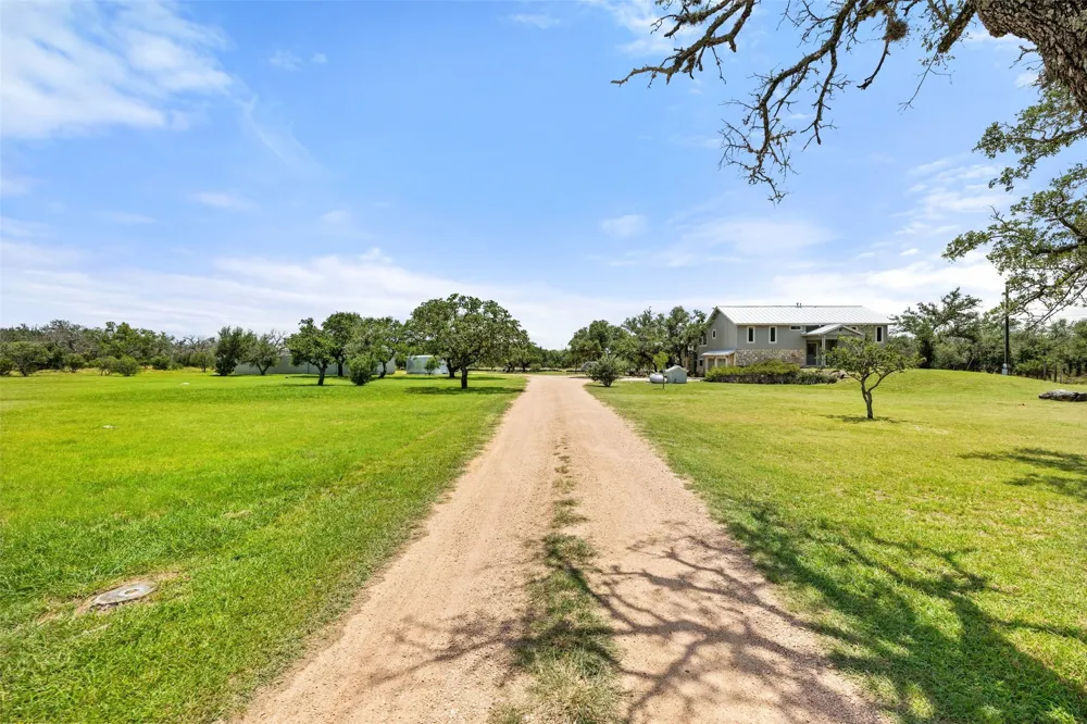 143 Oak Lane Johnson City, TX 78636