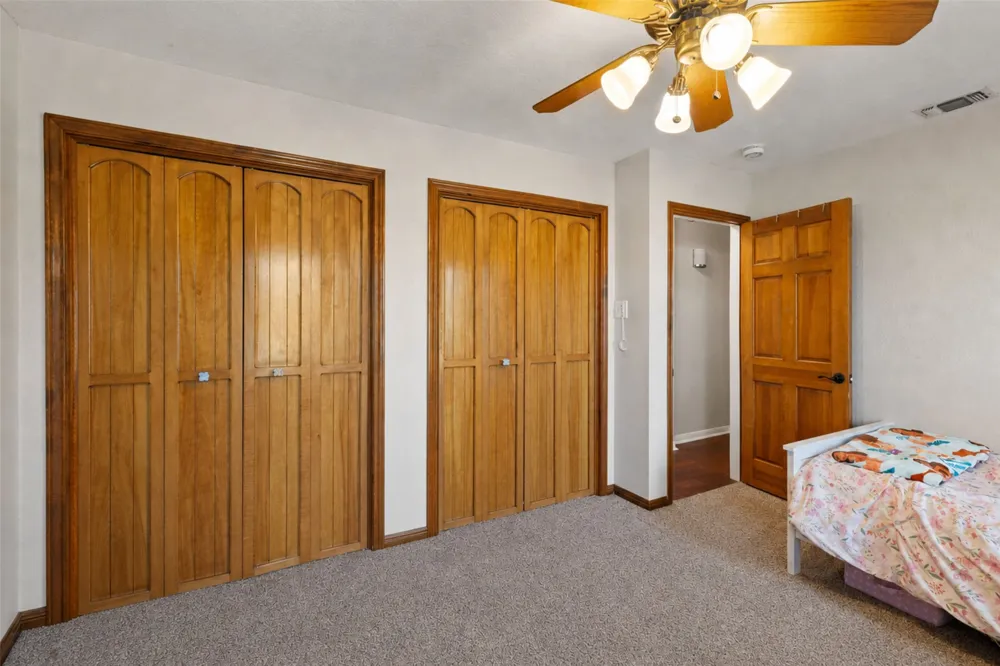 143 Oak Lane Johnson City, TX 78636