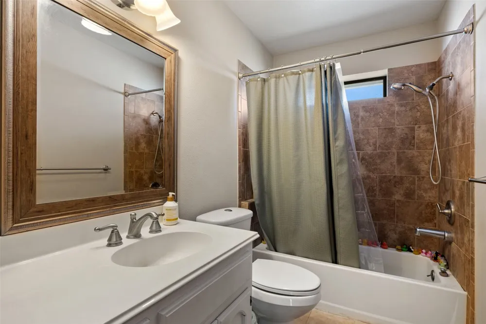 143 Oak Lane Johnson City, TX 78636
