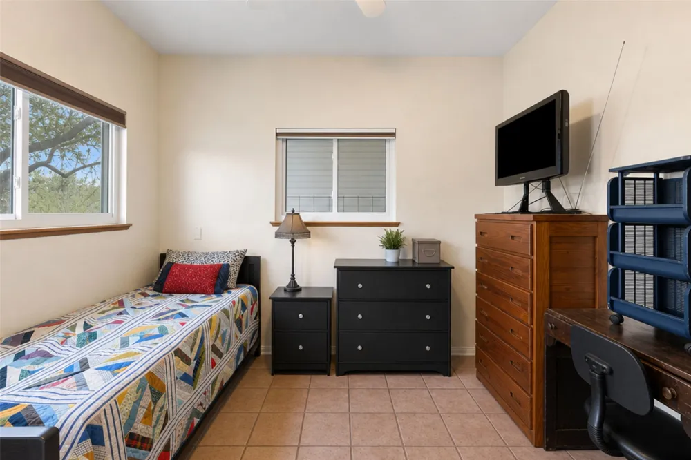 143 Oak Lane Johnson City, TX 78636