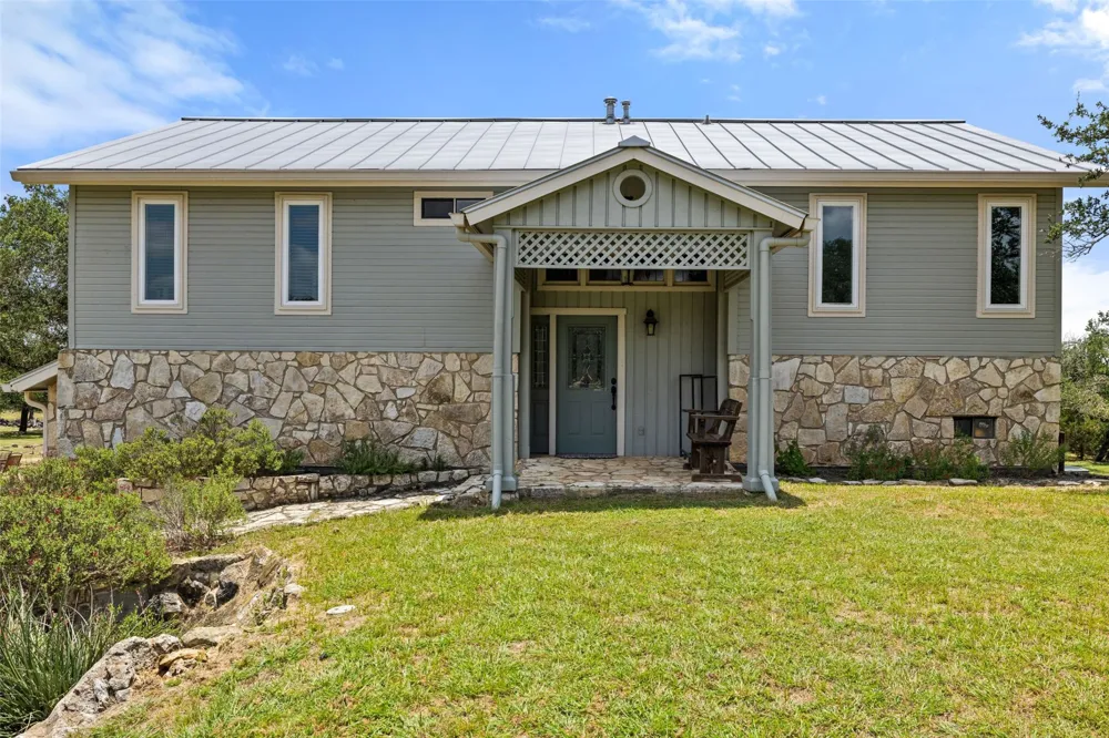 143 Oak Lane Johnson City, TX 78636