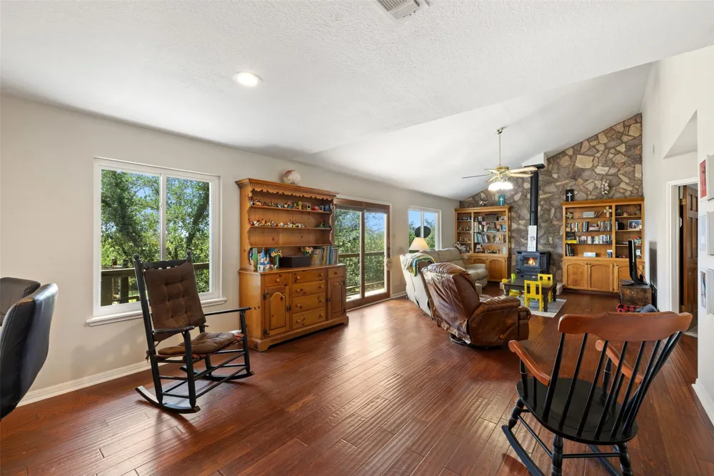 143 Oak Lane Johnson City, TX 78636