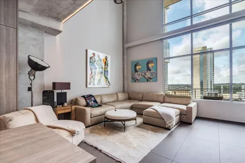 800 W 5th Street #1105