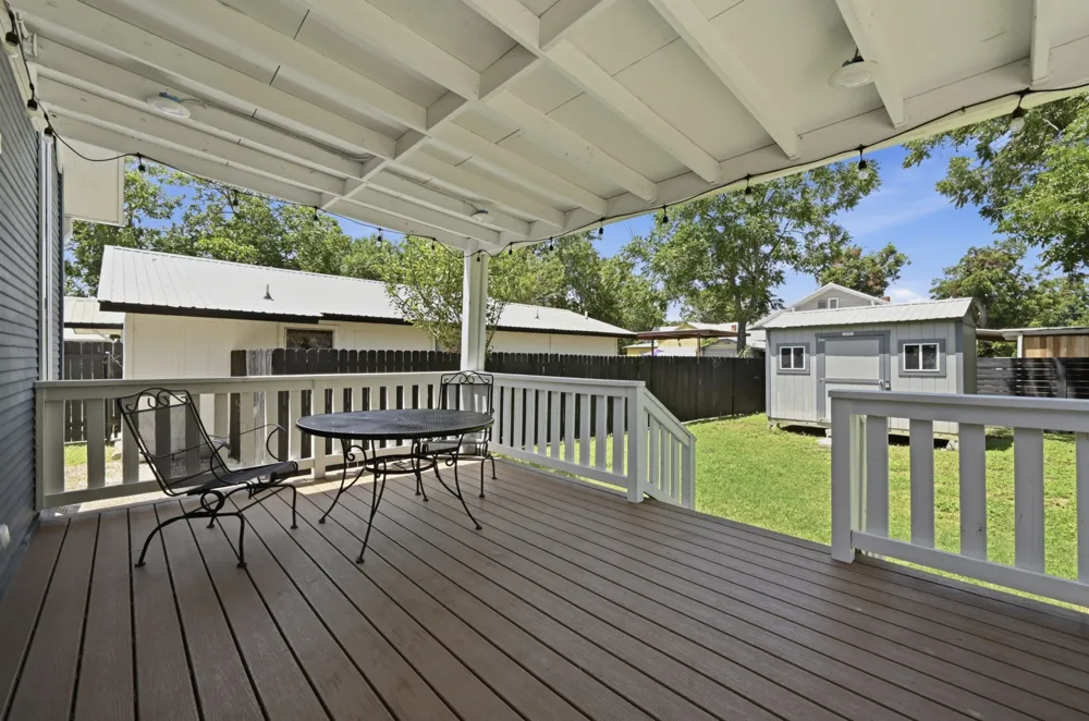 811 S Commerce Street Lockhart, TX 78644