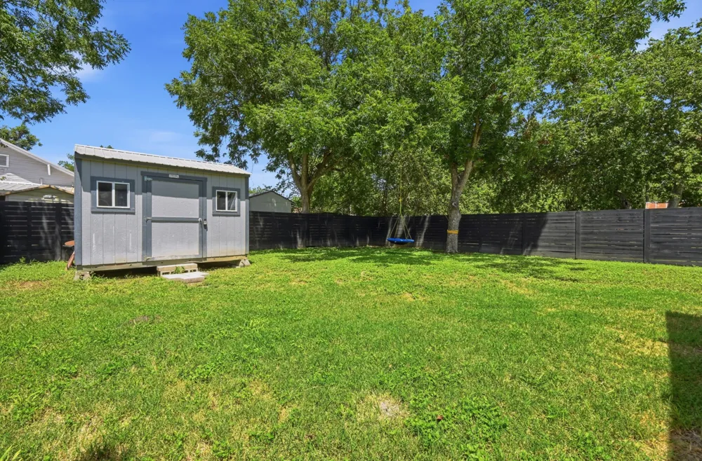 811 S Commerce Street Lockhart, TX 78644