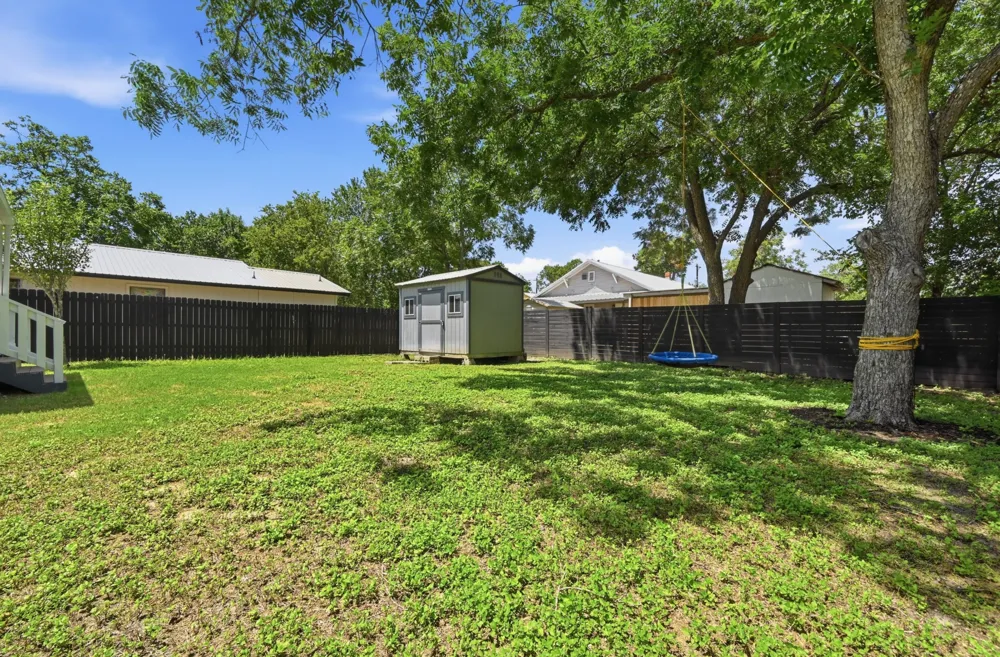 811 S Commerce Street Lockhart, TX 78644