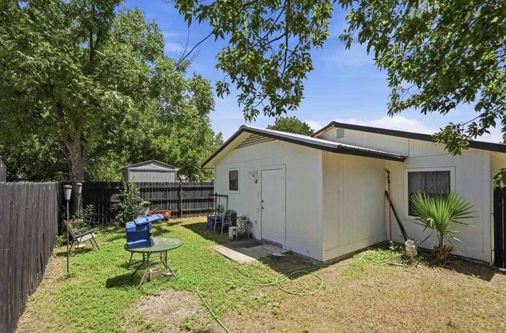 811 S Commerce Street Lockhart, TX 78644