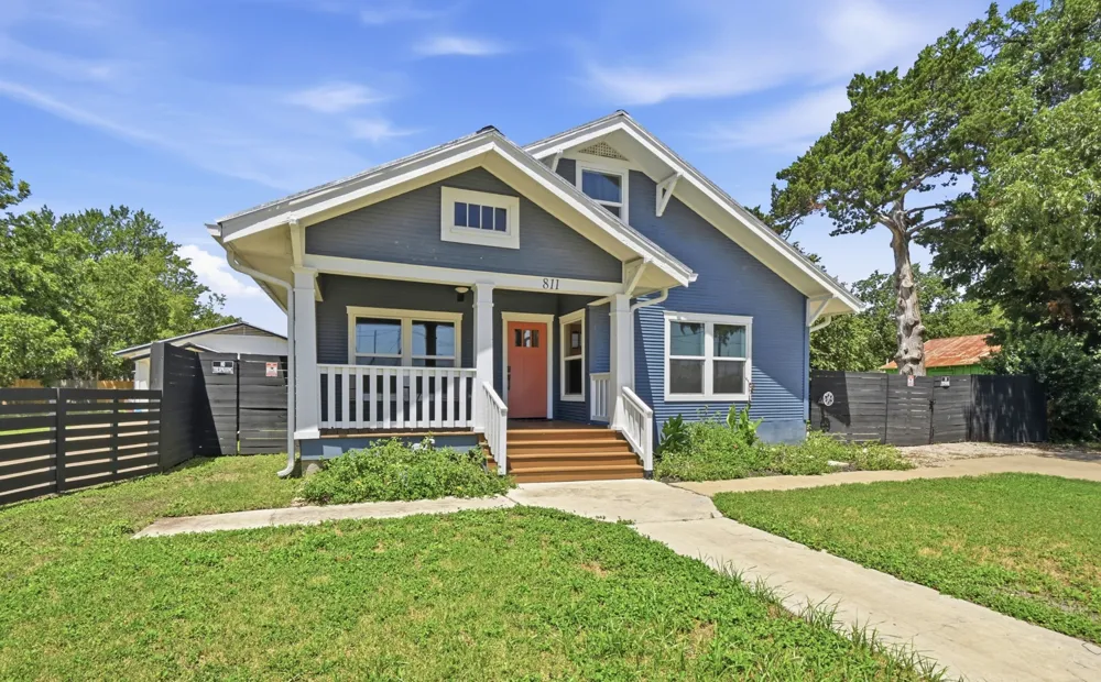 811 S Commerce Street Lockhart, TX 78644
