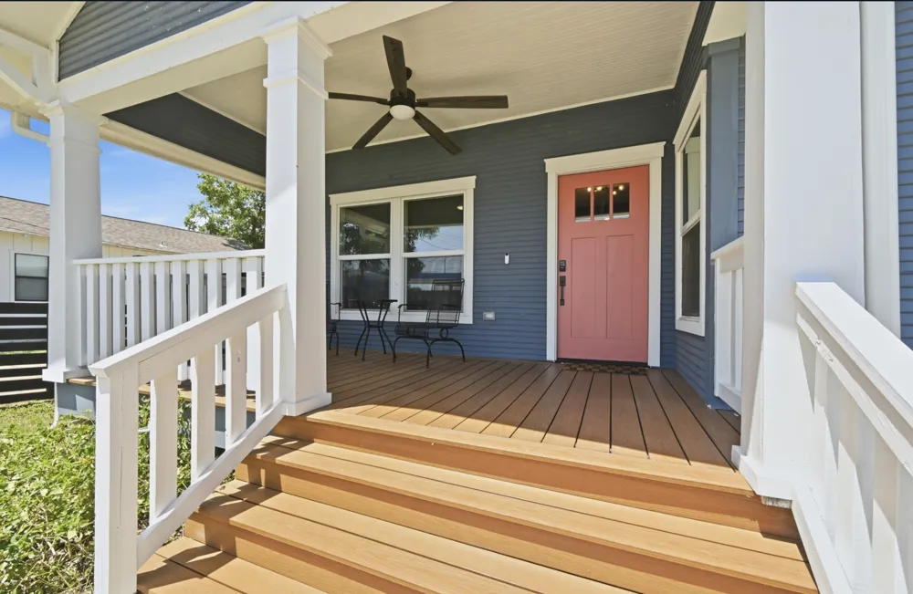 811 S Commerce Street Lockhart, TX 78644