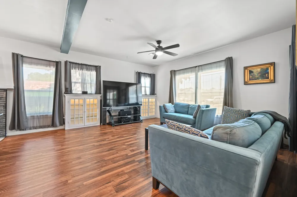 811 S Commerce Street Lockhart, TX 78644