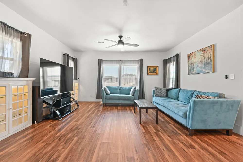 811 S Commerce Street Lockhart, TX 78644