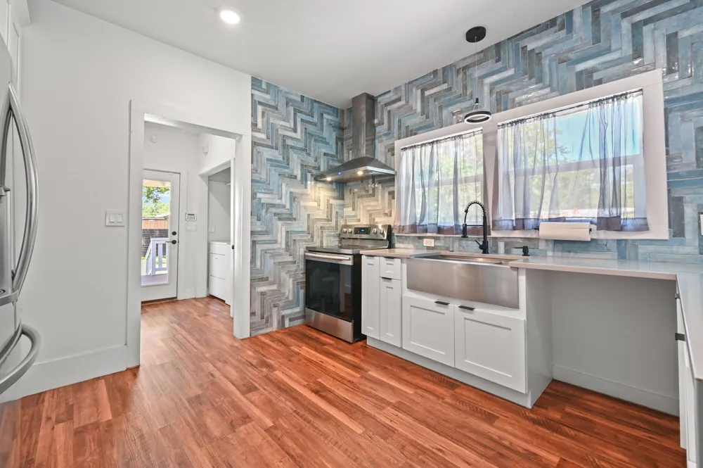 811 S Commerce Street Lockhart, TX 78644