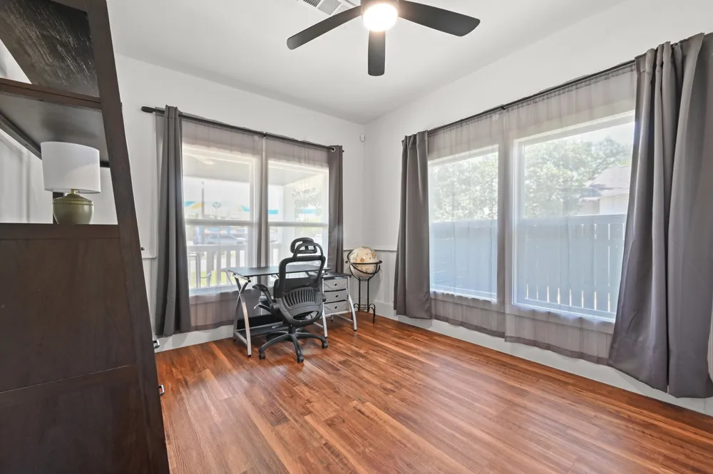 811 S Commerce Street Lockhart, TX 78644