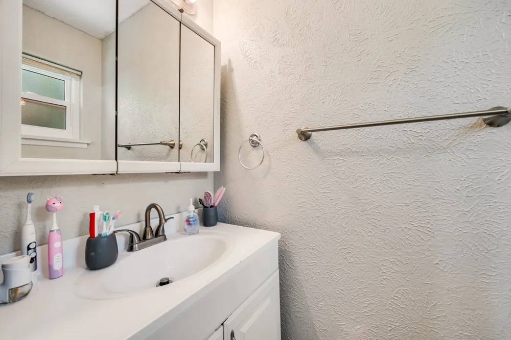404 E Alexander Lane Euless, TX 76040