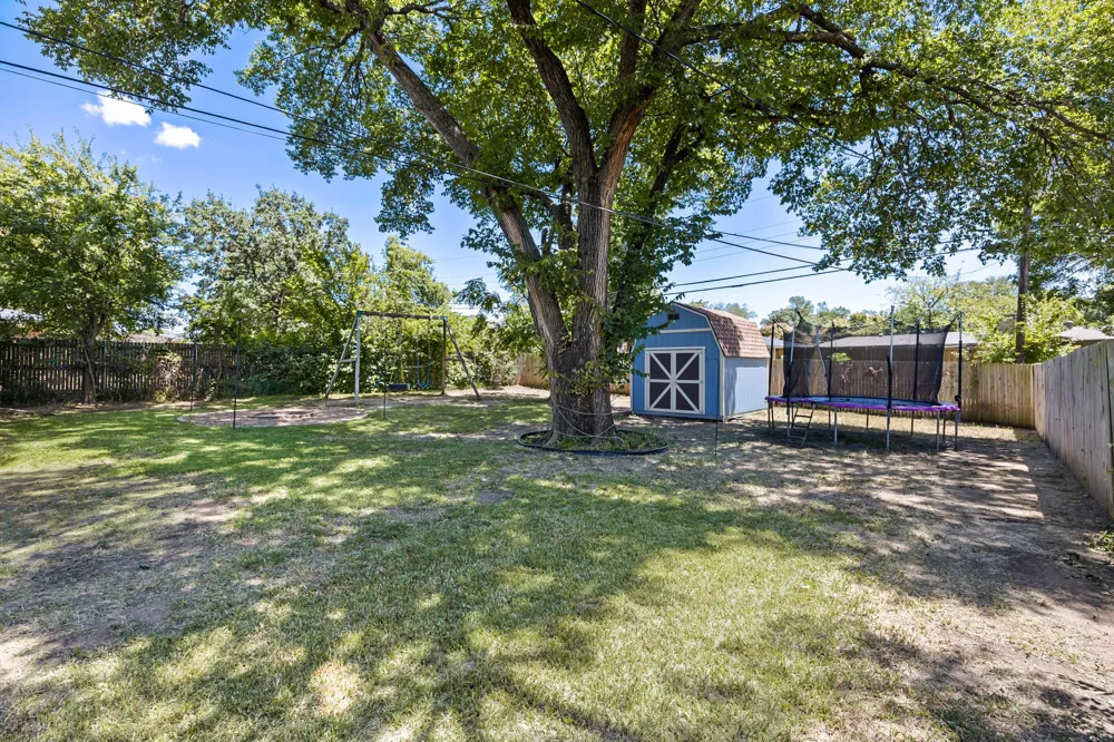404 E Alexander Lane Euless, TX 76040