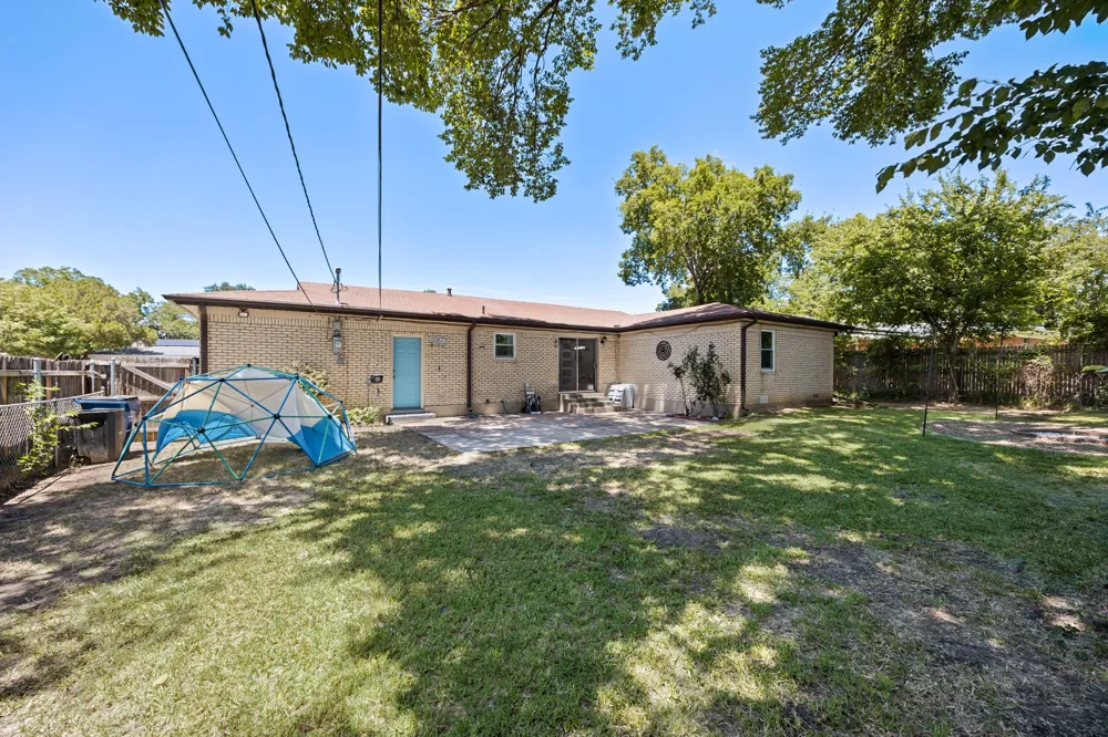 404 E Alexander Lane Euless, TX 76040