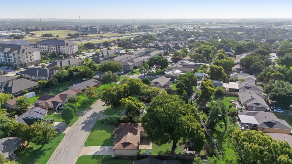 404 E Alexander Lane Euless, TX 76040