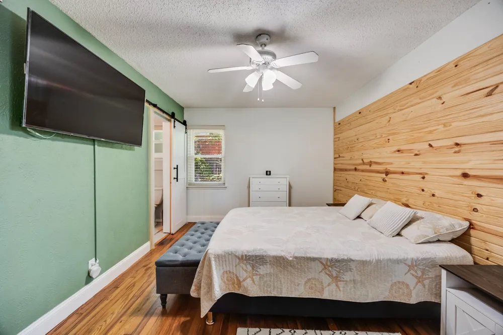 404 E Alexander Lane Euless, TX 76040