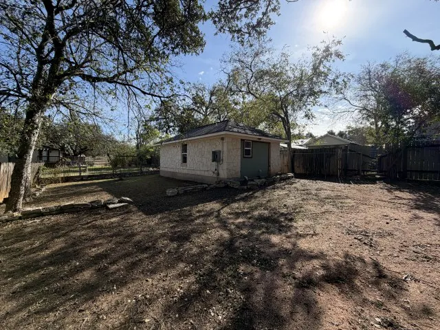 207 S Creek Street Fredericksburg, TX 78624