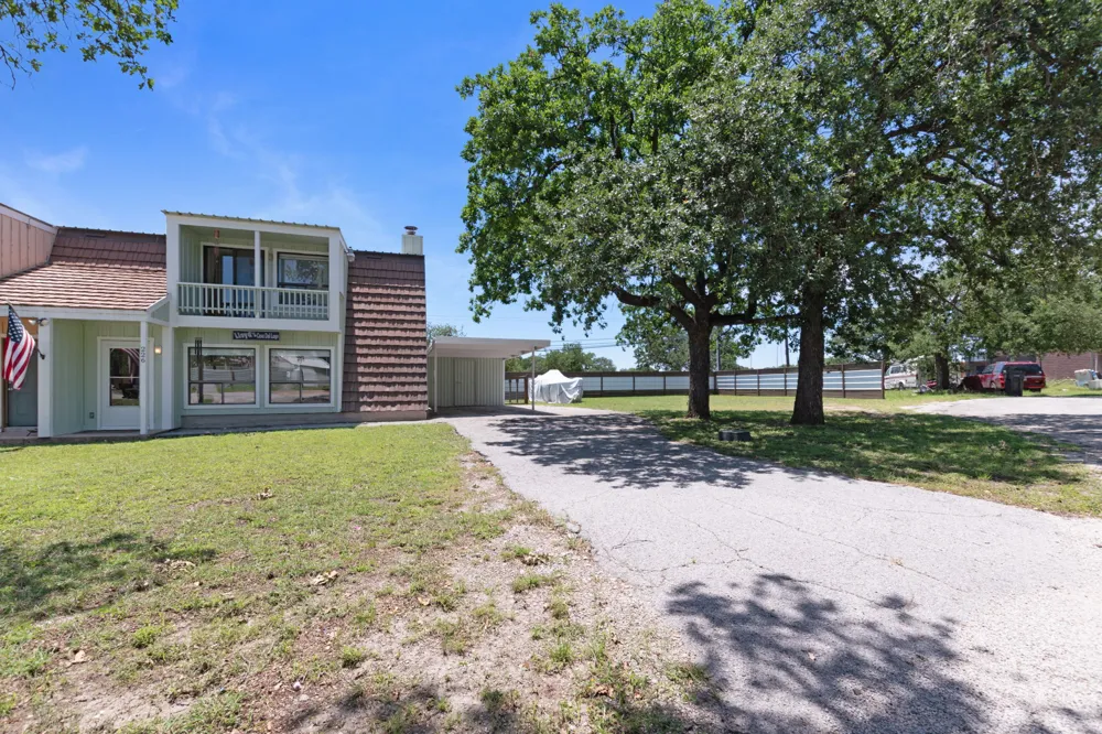 226 Big Oaks Drive Kingsland, TX 78639