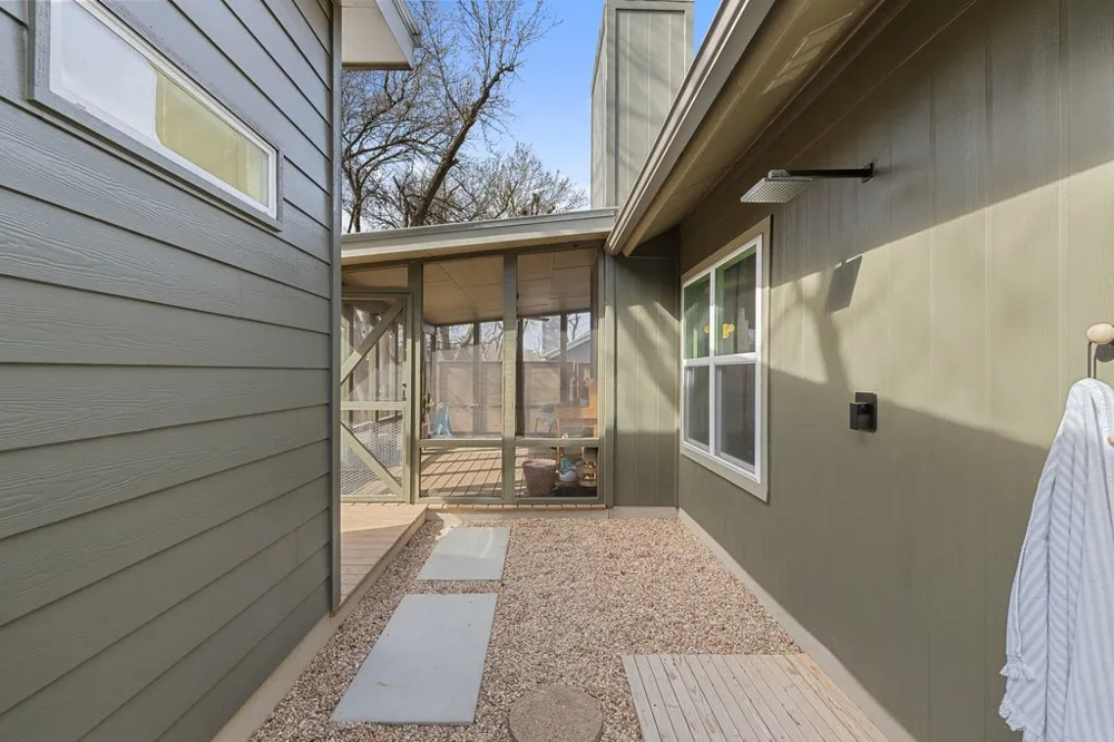 8202 Cache Drive Austin, TX 78749