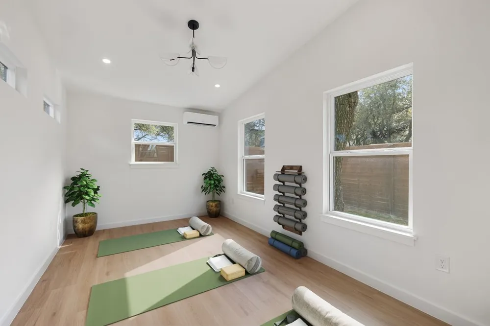 8202 Cache Drive Austin, TX 78749