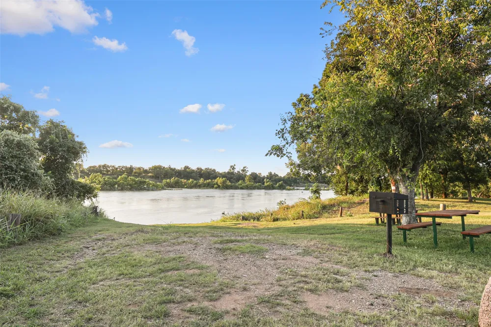 654 Maple Lane Cottonwood Shores, TX 78657