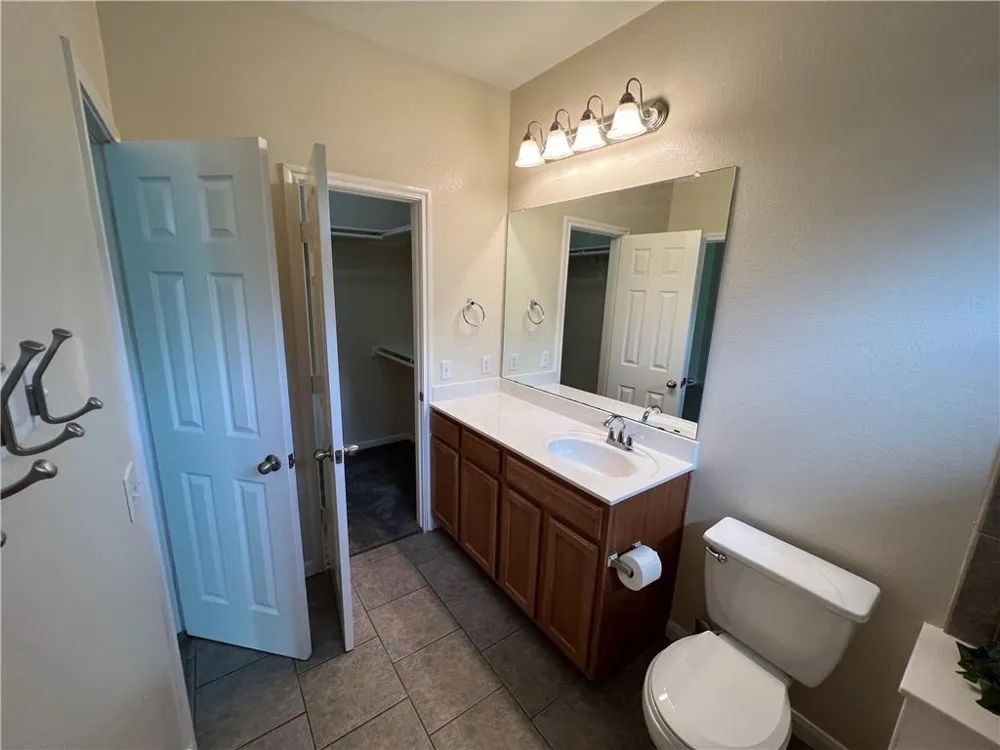 2400 Allred Drive #B Austin, TX 78748