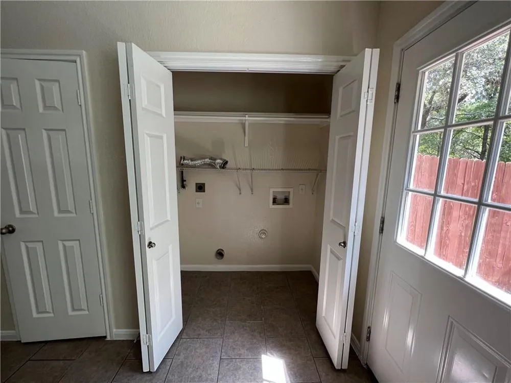 2400 Allred Drive #B Austin, TX 78748