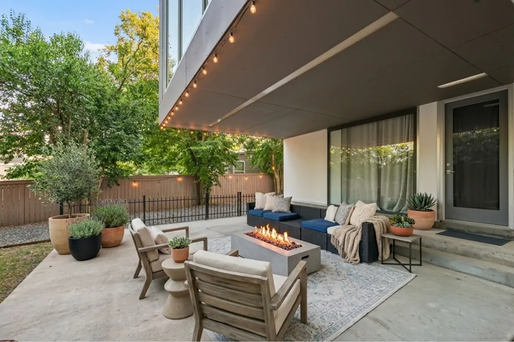 208 Lessin Lane Austin, TX 78704