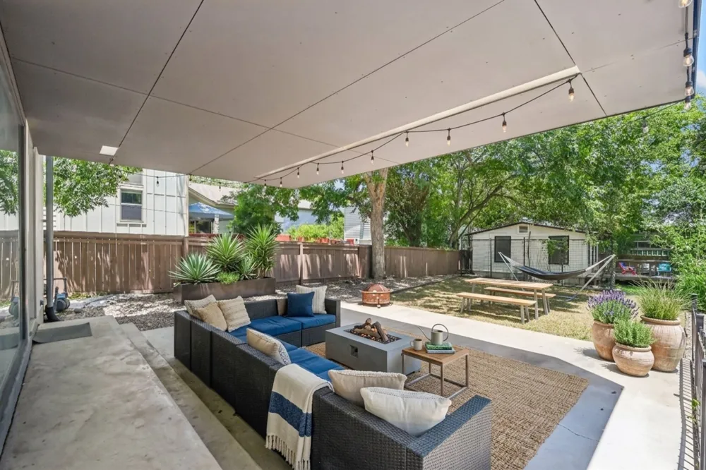 208 Lessin Lane Austin, TX 78704