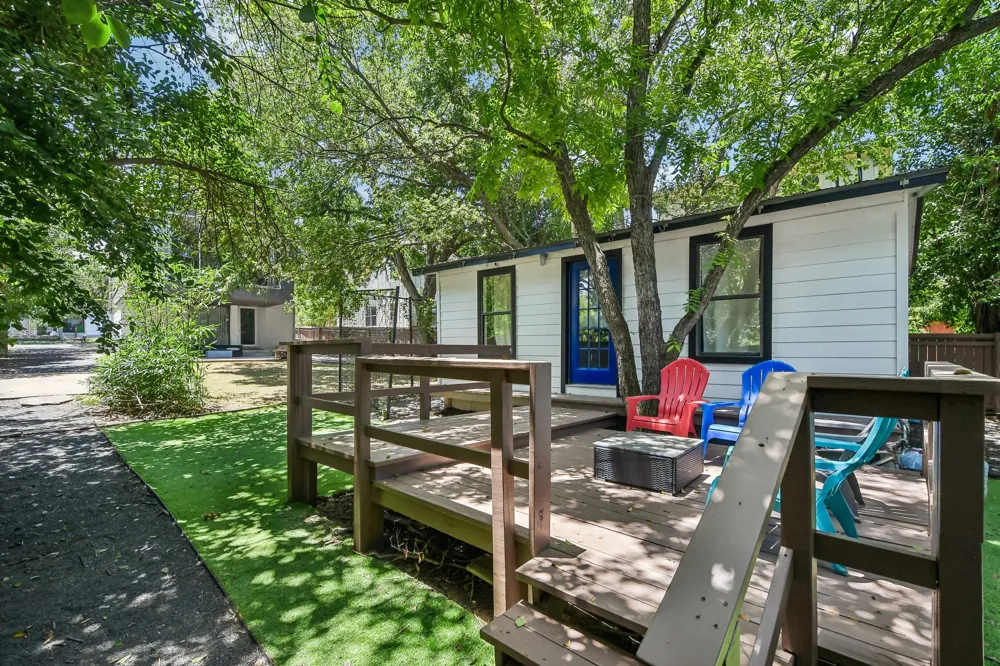 208 Lessin Lane Austin, TX 78704