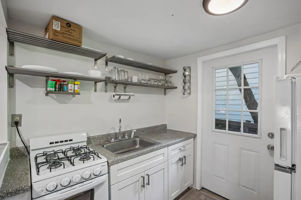 208 Lessin Lane Austin, TX 78704
